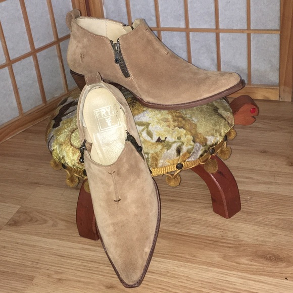 *SOLD* Frye Suede Sacha Moto Booties Tan Sz 10 B - Picture 2 of 13